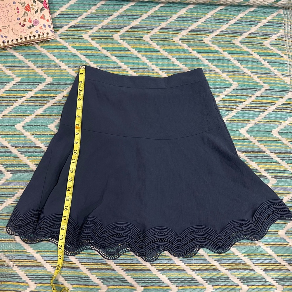 ANN TAYLOR WOMEN’S SIZE TWO MINI FLARE SKIRT IN BLUE